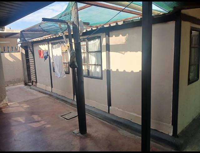 2 BEDROOM HOUSE FOR SALE IN KARENPARK